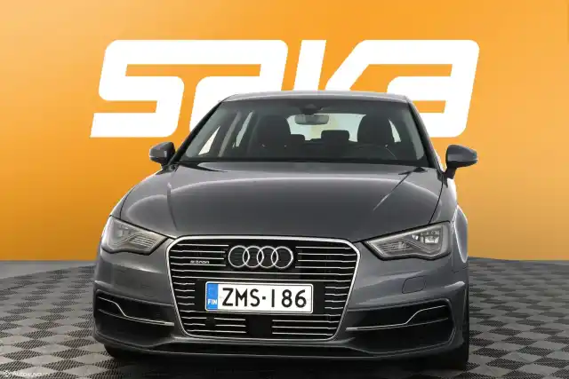 Harmaa Viistoperä, Audi A3 – ZMS-186