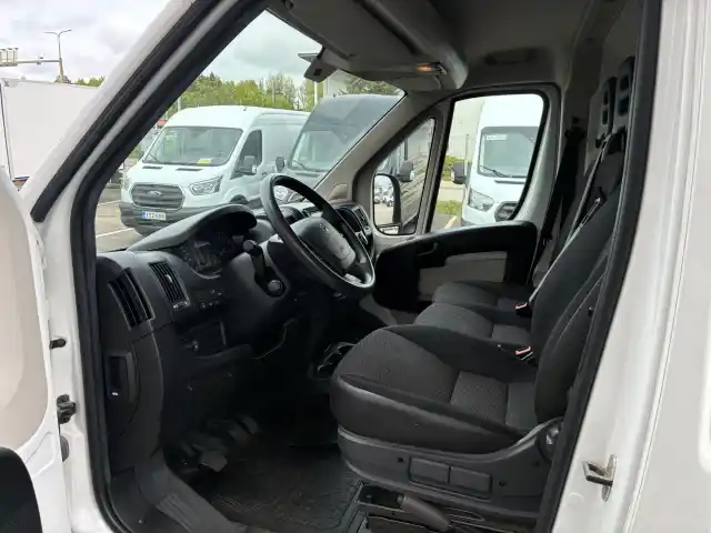 Valkoinen Pakettiauto, Peugeot Boxer – ZMS-445