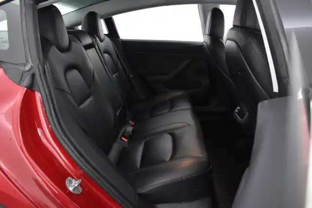 Punainen Sedan, Tesla Model 3 – ZMS-539