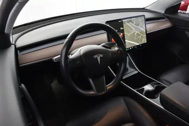 Punainen Sedan, Tesla Model 3 – ZMS-539