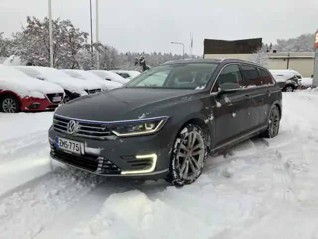 Harmaa Farmari, Volkswagen Passat – ZMS-775