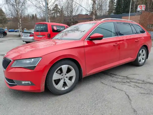 Punainen Farmari, Skoda Superb – ZMS-933