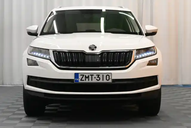 Valkoinen Maastoauto, Skoda Kodiaq – ZMT-310