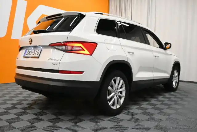 Valkoinen Maastoauto, Skoda Kodiaq – ZMT-310