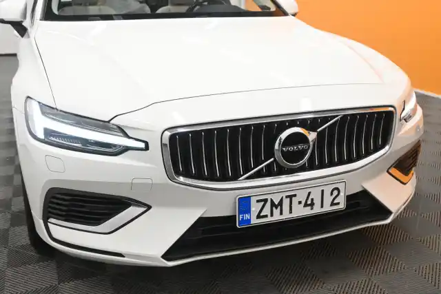 Valkoinen Farmari, Volvo V60 – ZMT-412