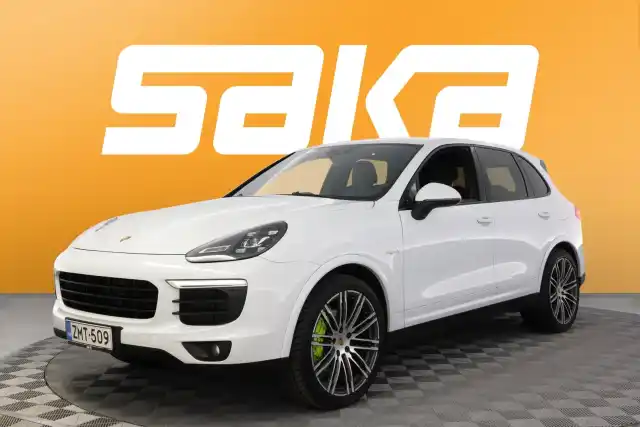 Valkoinen Maastoauto, Porsche Cayenne – ZMT-509