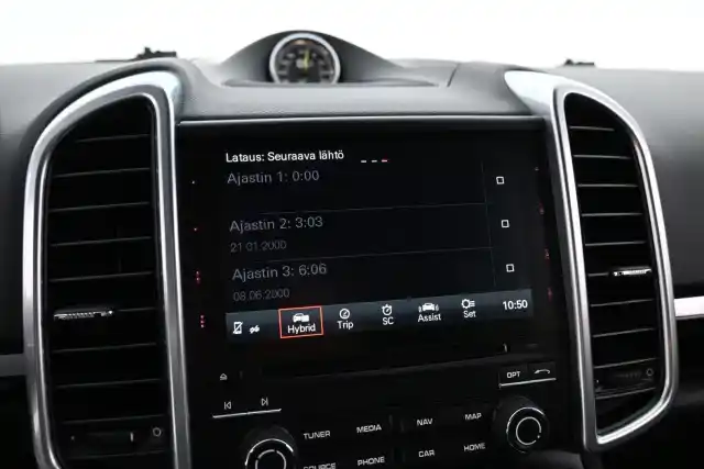 Valkoinen Maastoauto, Porsche Cayenne – ZMT-509
