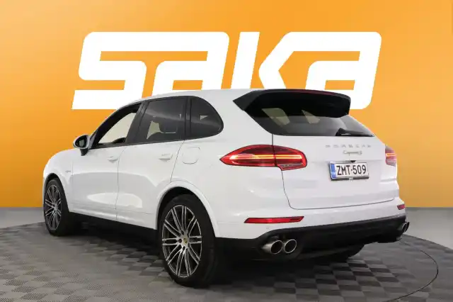 Valkoinen Maastoauto, Porsche Cayenne – ZMT-509
