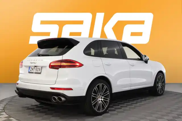 Valkoinen Maastoauto, Porsche Cayenne – ZMT-509