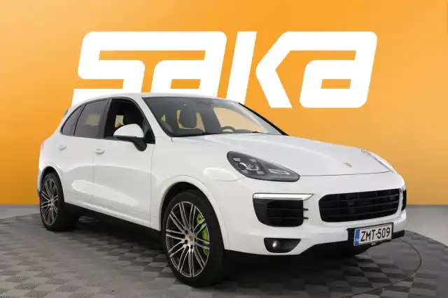 Valkoinen Maastoauto, Porsche Cayenne – ZMT-509