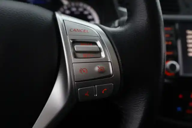 Harmaa Avolava, Nissan Navara – ZMU-237