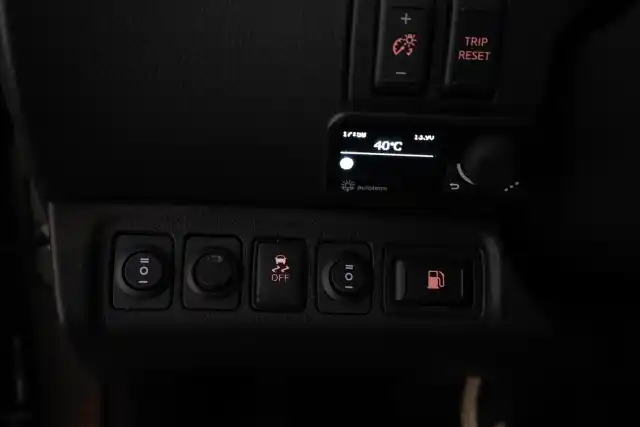 Harmaa Avolava, Nissan Navara – ZMU-237