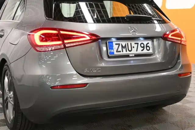 Harmaa Viistoperä, Mercedes-Benz A – ZMU-796