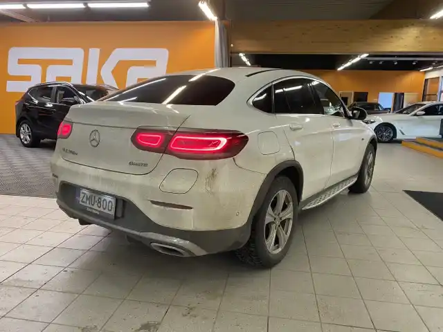 Valkoinen Maastoauto, Mercedes-Benz GLC – ZMU-800