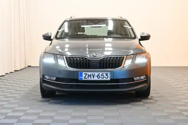 Harmaa Farmari, Skoda Octavia – ZMV-653