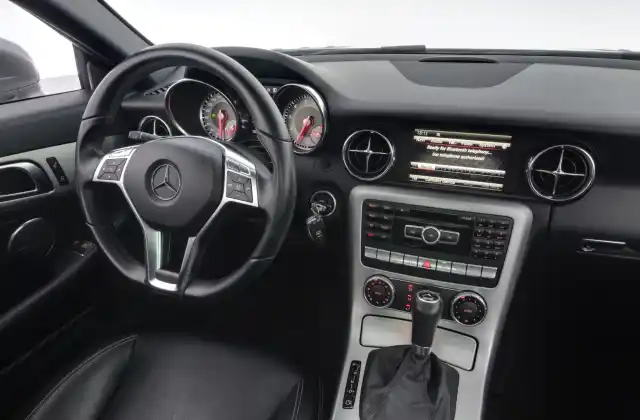 Harmaa Avoauto, Mercedes-Benz SLK – ZMV-914