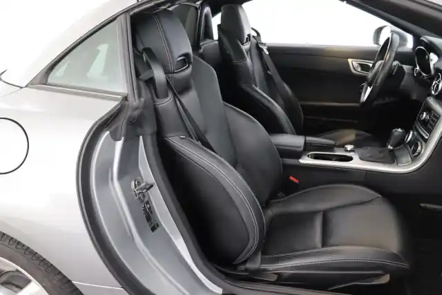 Harmaa Avoauto, Mercedes-Benz SLK – ZMV-914
