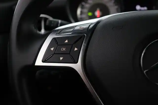 Harmaa Avoauto, Mercedes-Benz SLK – ZMV-914