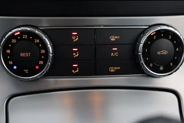 Harmaa Avoauto, Mercedes-Benz SLK – ZMV-914