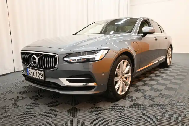 Harmaa Sedan, Volvo S90 – ZMX-129