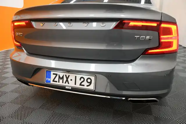 Harmaa Sedan, Volvo S90 – ZMX-129