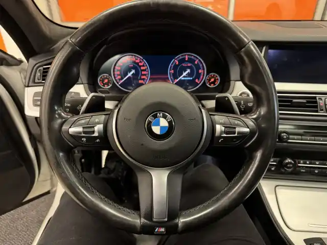 Valkoinen Farmari, BMW M550D – ZMX-804