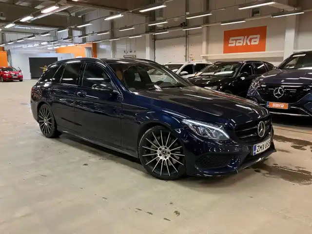 Sininen Sedan, Mercedes-Benz C – ZMX-855