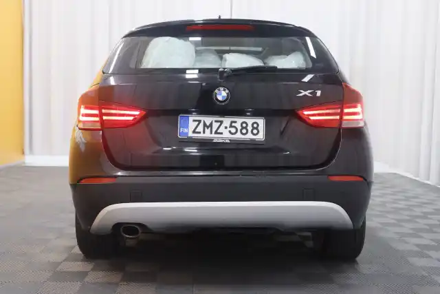 Musta Farmari, BMW X1 – ZMZ-588