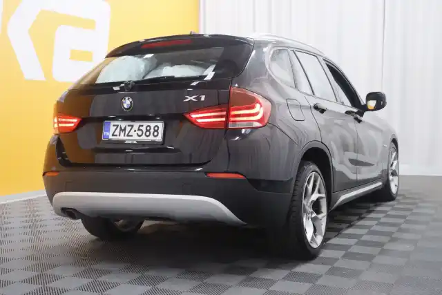 Musta Farmari, BMW X1 – ZMZ-588