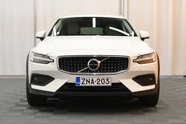 Valkoinen Farmari, Volvo V60 Cross Country – ZNA-203