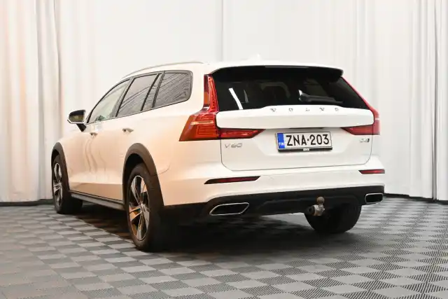 Valkoinen Farmari, Volvo V60 Cross Country – ZNA-203