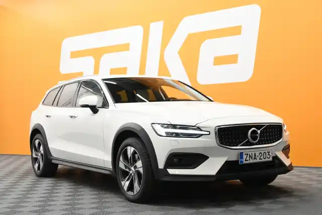 Valkoinen Farmari, Volvo V60 Cross Country – ZNA-203