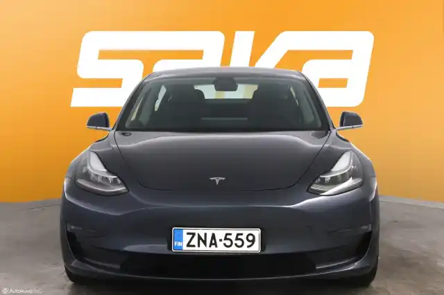 Harmaa Sedan, Tesla Model 3 – ZNA-559