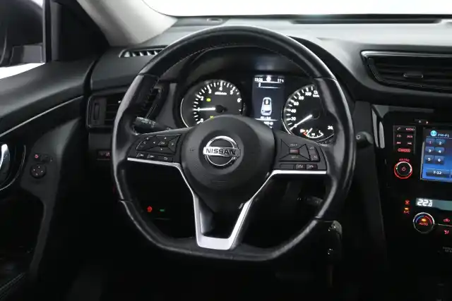 Musta Maastoauto, Nissan X-Trail – ZNB-181