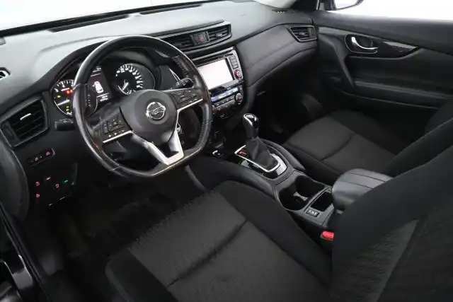 Musta Maastoauto, Nissan X-Trail – ZNB-181