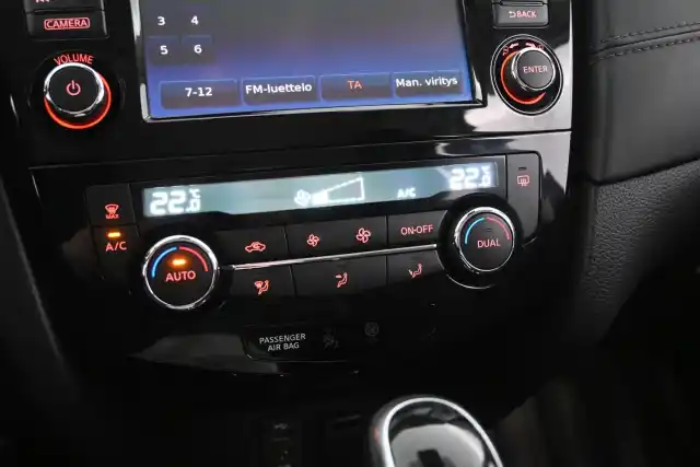Musta Maastoauto, Nissan X-Trail – ZNB-181