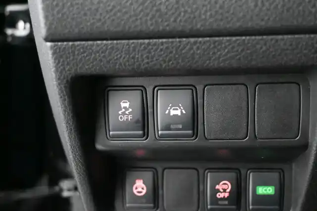 Musta Maastoauto, Nissan X-Trail – ZNB-181