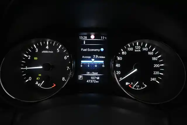Musta Maastoauto, Nissan X-Trail – ZNB-181