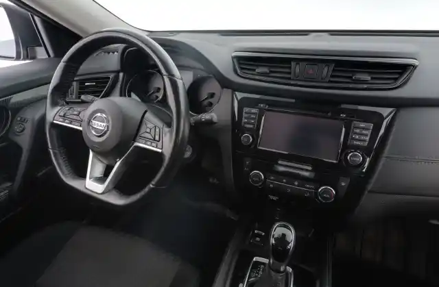 Musta Maastoauto, Nissan X-Trail – ZNB-181