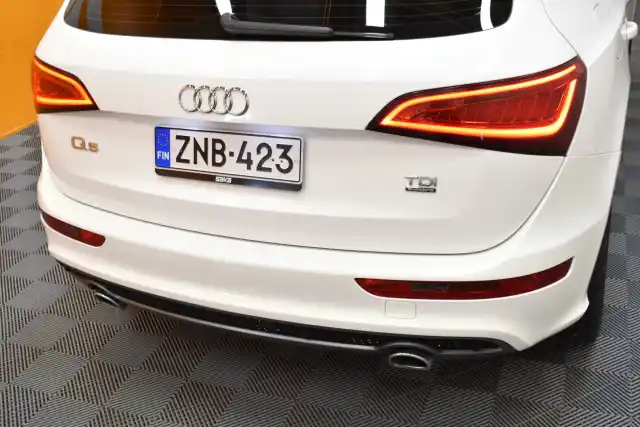 Valkoinen Maastoauto, Audi Q5 – ZNB-423