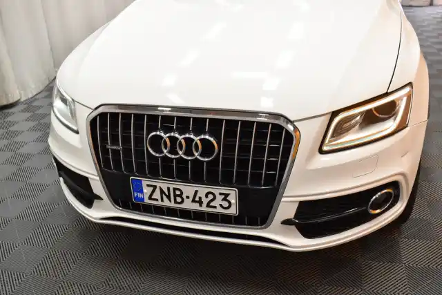 Valkoinen Maastoauto, Audi Q5 – ZNB-423