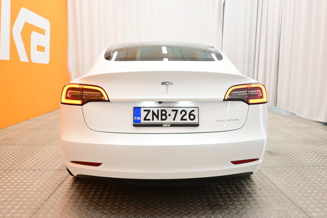 Valkoinen Sedan, Tesla Model 3 – ZNB-726