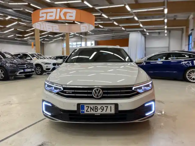 Valkoinen Farmari, Volkswagen Passat – ZNB-971