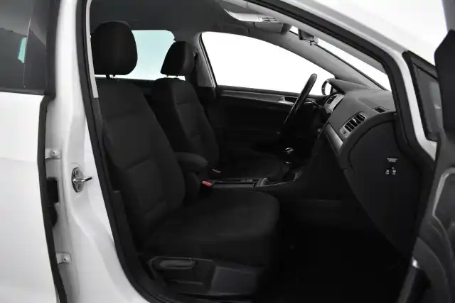 Valkoinen Farmari, Volkswagen Golf – ZNC-184