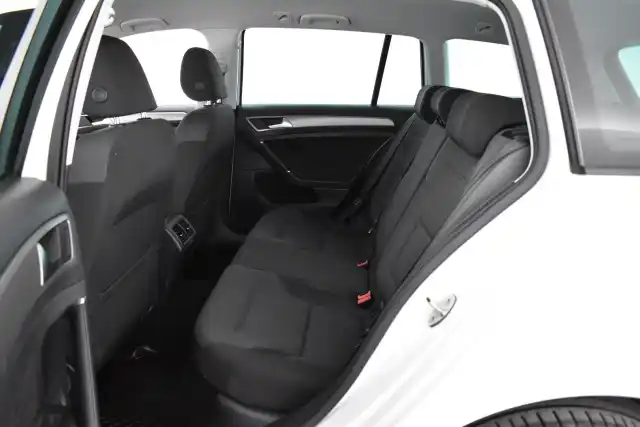 Valkoinen Farmari, Volkswagen Golf – ZNC-184