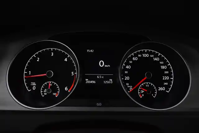 Valkoinen Farmari, Volkswagen Golf – ZNC-184
