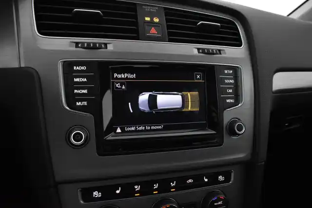 Valkoinen Farmari, Volkswagen Golf – ZNC-184