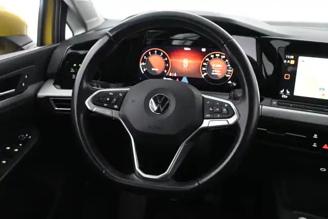 Keltainen Viistoperä, Volkswagen Golf – ZNC-484