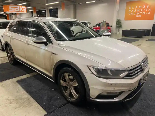 Valkoinen Farmari, Volkswagen Passat – ZNC-765