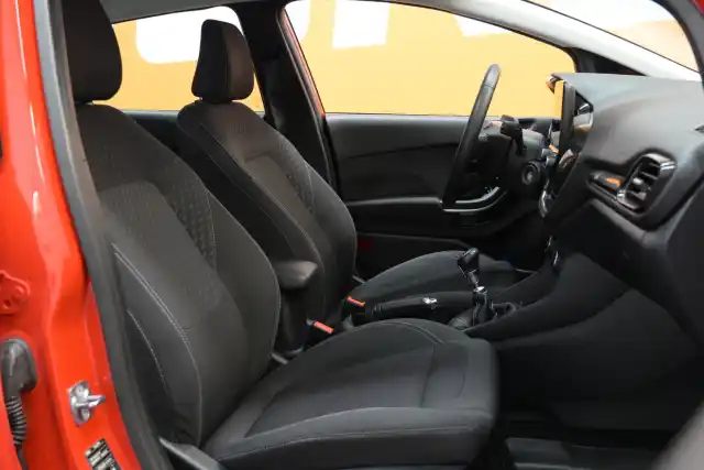 Punainen Viistoperä, Ford Fiesta – ZNE-595